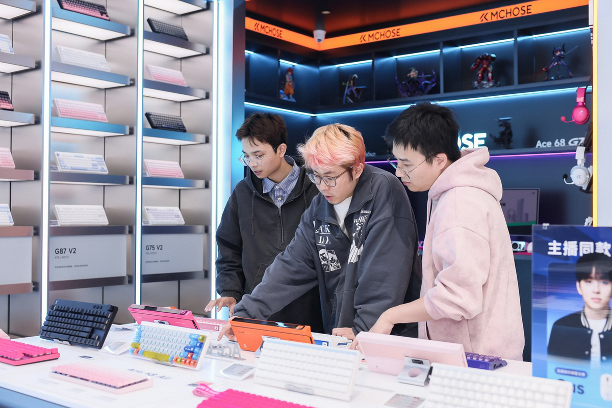 MCHOSE Offline Expands: Two New Flagship Stores Open in Beijing & Shanghai